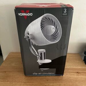 Vornado Clip Air Circulator Desk Table Fan  PIVOTC